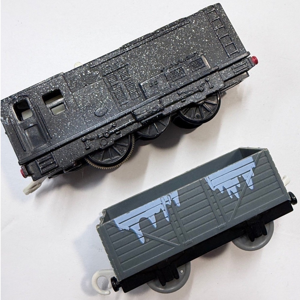 Thomas & Friends TrackMaster Motorized Diesel Engine & Snowy Troublesome Truck